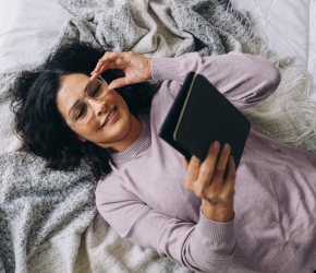 A woman reads her ebook on an ereader she chose with the expert advice from the library.