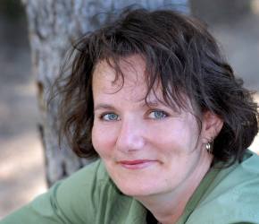 A photo of Pam Bustin.